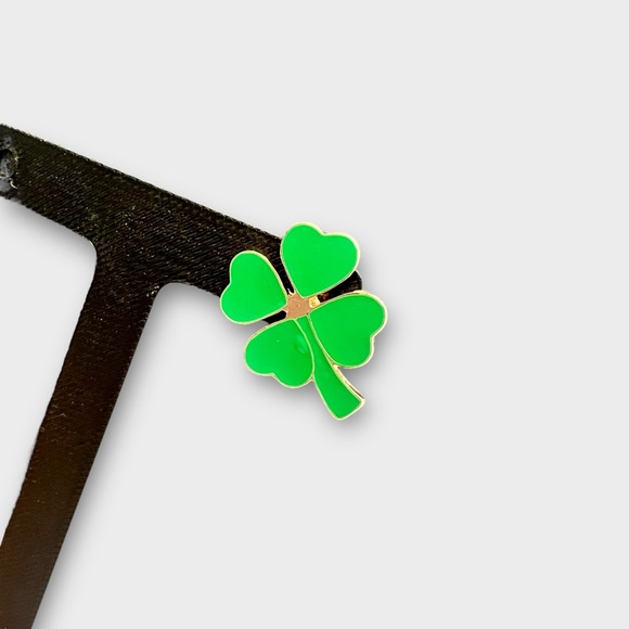 ❗5/$25G❗Clover Pin - Picture 1 of 2